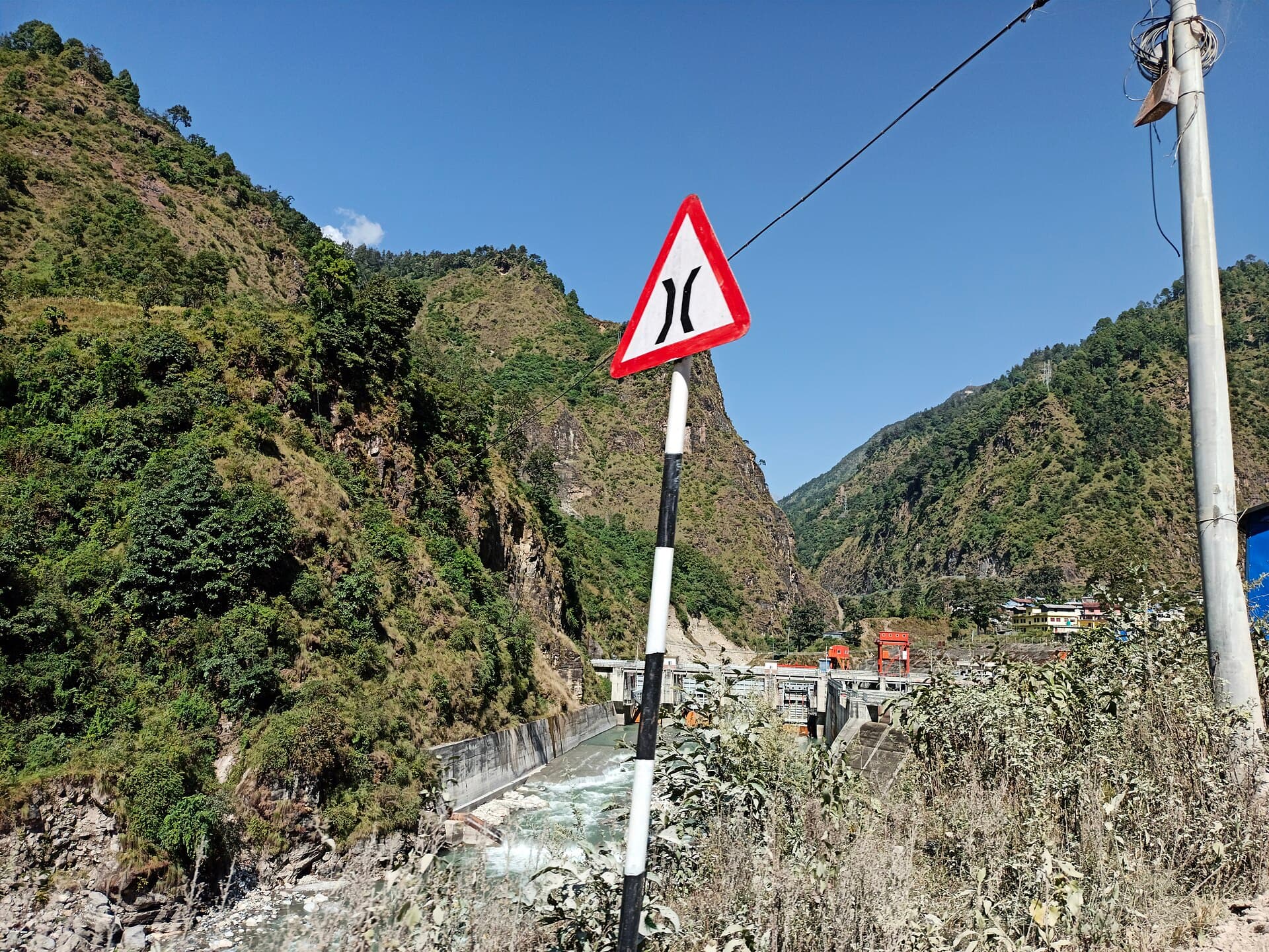 भोटेकोशी नदीमा निर्मित बाँध।